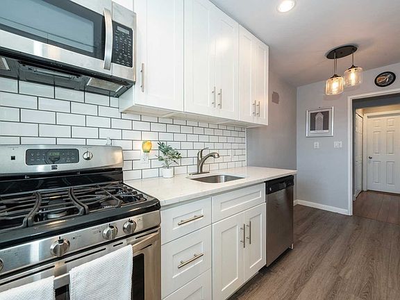 5th image of 2 S Forest Ave #2B