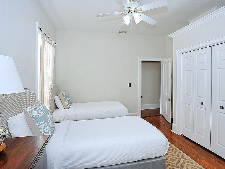 415 E Gordon St — Photo 25