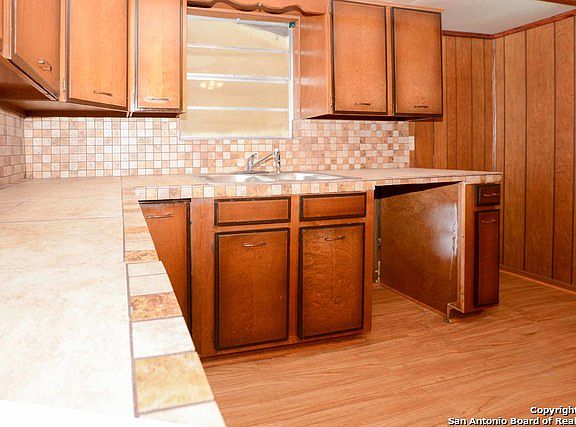 3rd image of 510 Monticello Cir