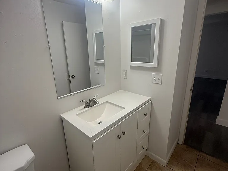 725 2nd Ave NE #A — Photo 5