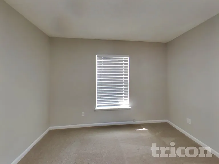 340 Shamrock Ave S — Photo 11