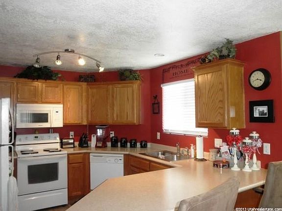 4th image of 127 W Daybreak Ln #6