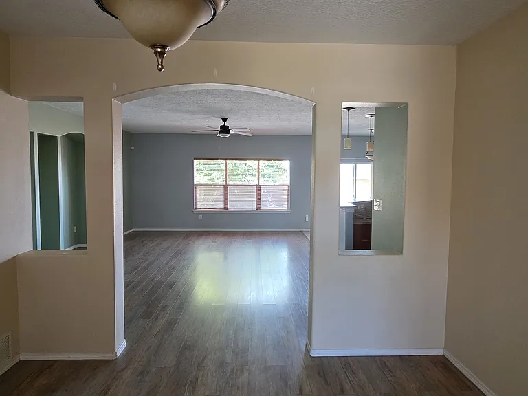 1100 Alegria Rd NW — Photo 3