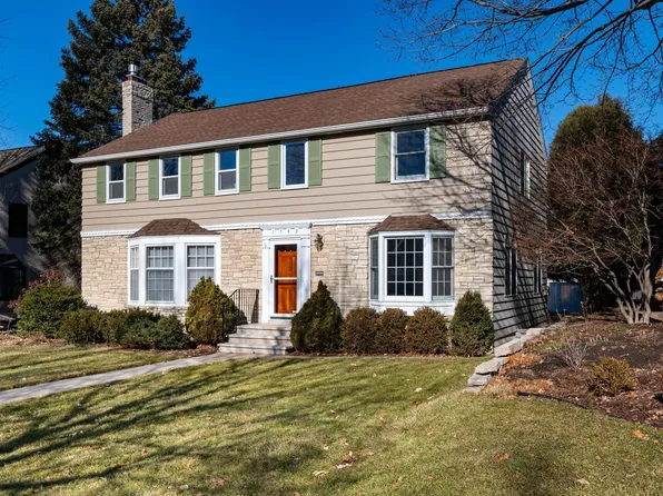 1743 Highland Pkwy, Saint Paul, MN 55116