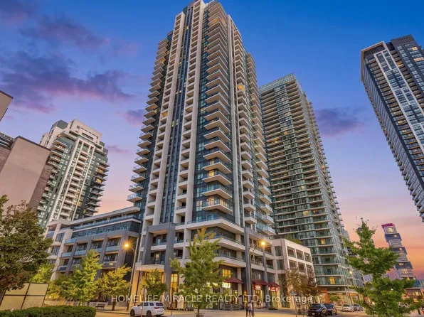 4055 Parkside Village Dr #3015, Mississauga, ON L5B 0K8