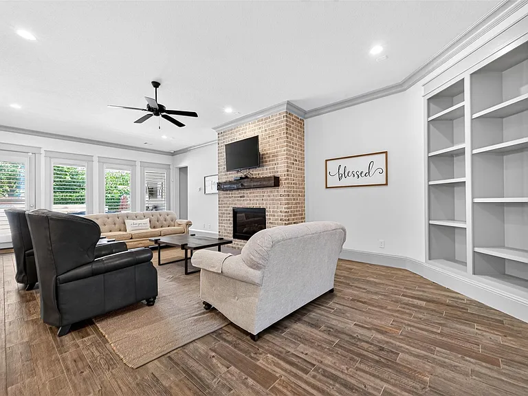 2072 Laurie Darlin Dr — Photo 9