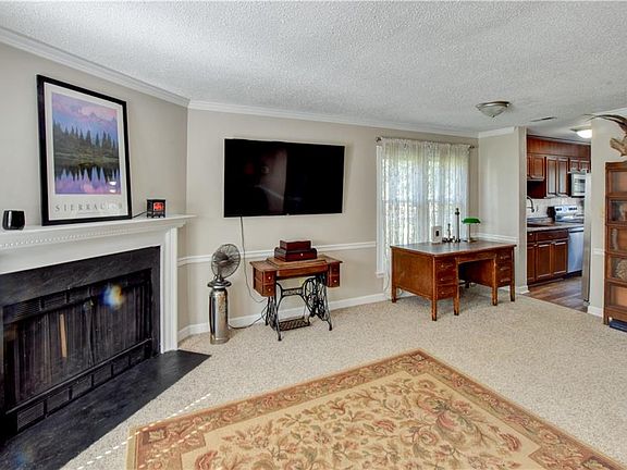 3rd image of 113 River Point Dr