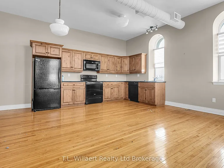 17 Brock St W #310 — Photo 3
