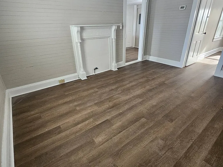 152 E Bell St — Photo 18