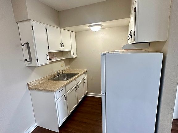4th image of 1485 Meadowview Dr APT 5