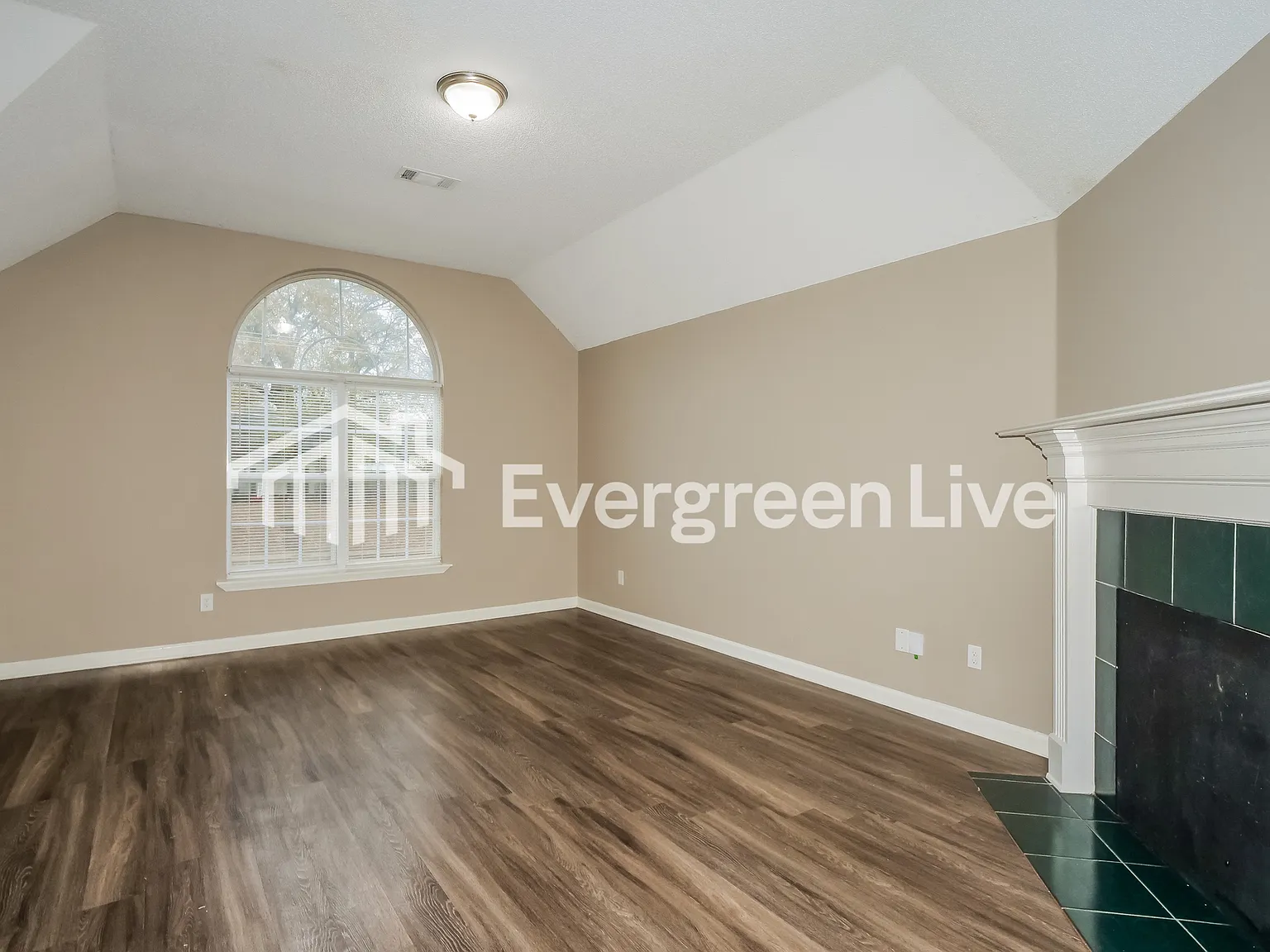 4 bed, 2.0 bath, 1789 sqft, $1,595 — Photo 3