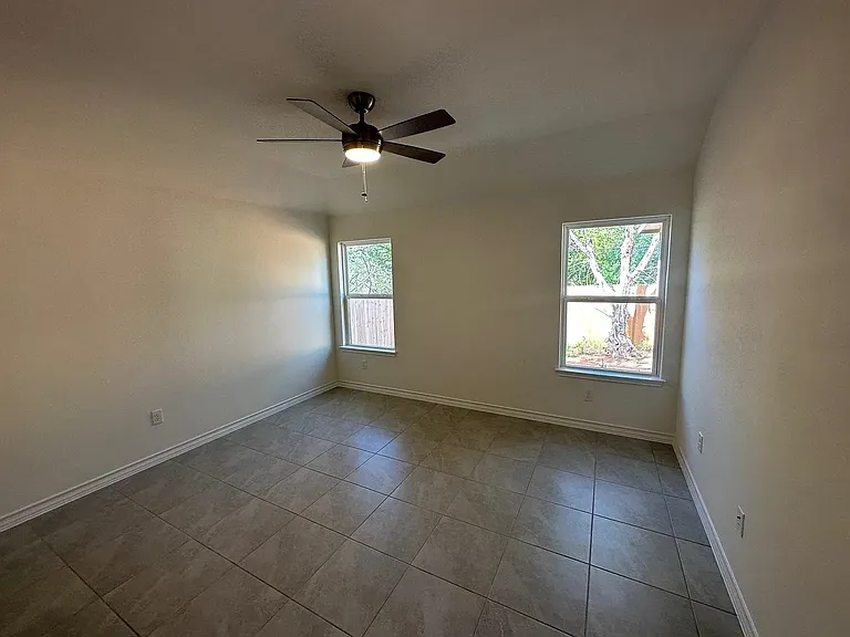822 Driftwood Ln — Photo 14