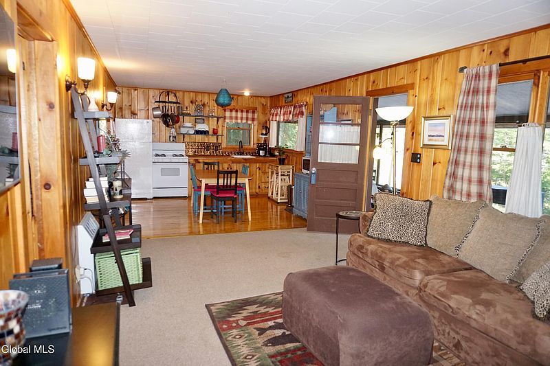 5th image of 2271 N Shore Road