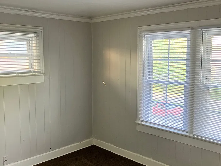 936 N Riley Ave — Photo 22