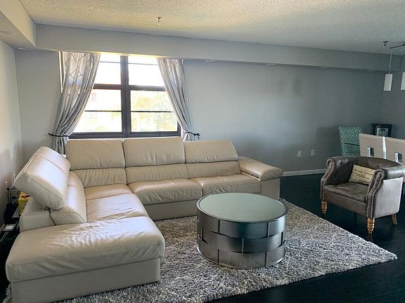 4th image of 671 NE 195th St APT 325E