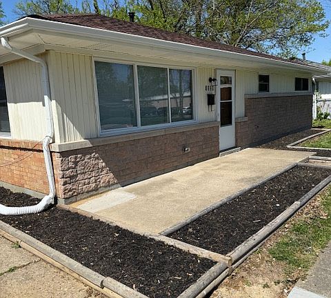 4th image of 1029 Sharon Dr