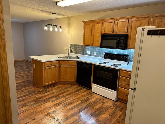 Kitchen with full appliances