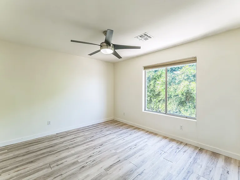 1111 W Washington Ave — Photo 6