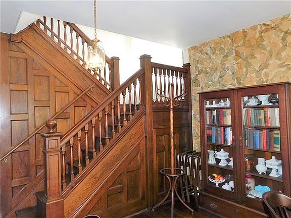 3rd image of 554 N Main St