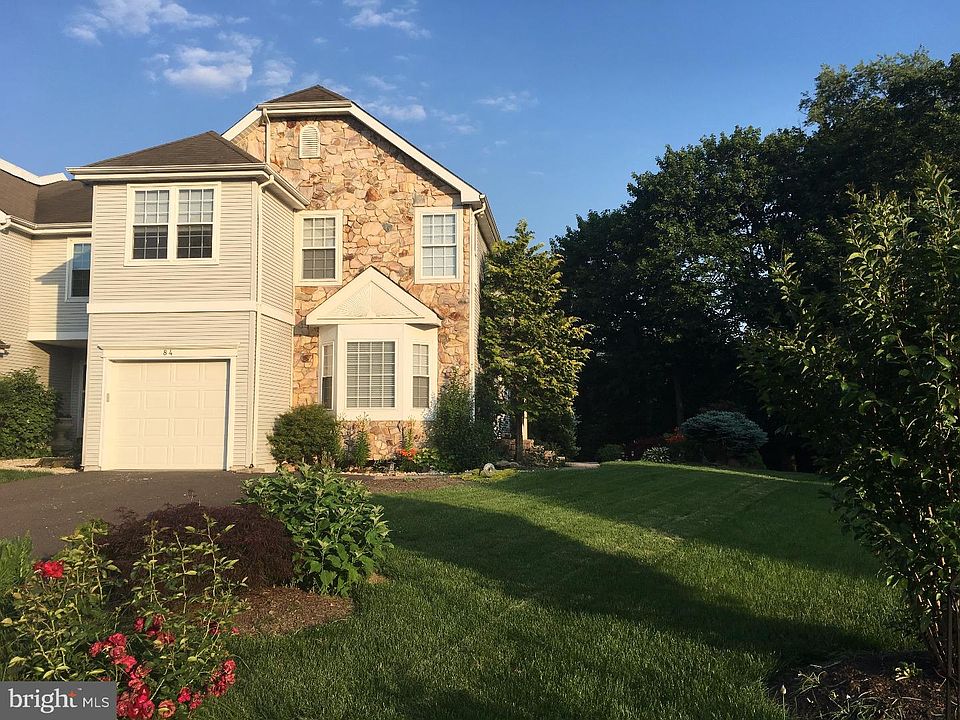 1st image of 84 Yorkshire Dr