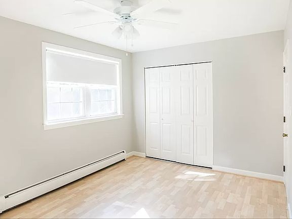Smaller bedroom or potential office space