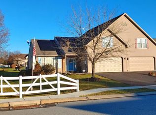 2013 Weeping Willow Ln, Mount Joy, PA 17552