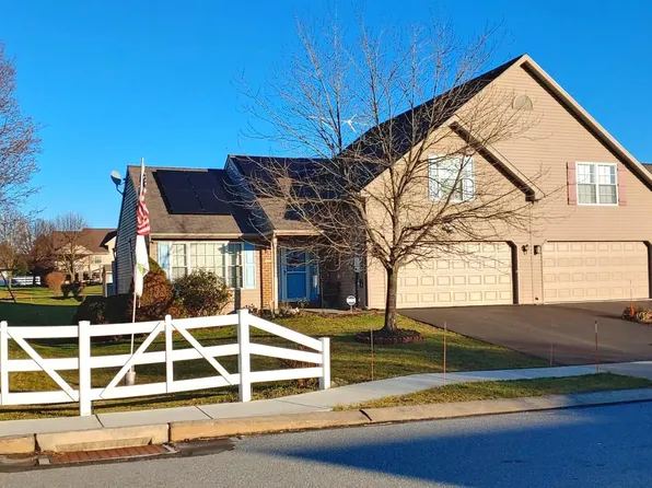 2013 Weeping Willow Ln, Mount Joy, PA 17552