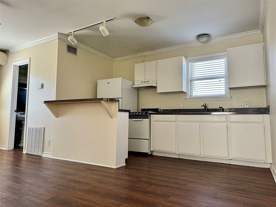 1st image of 1509 Shoal Creek Blvd #11209014