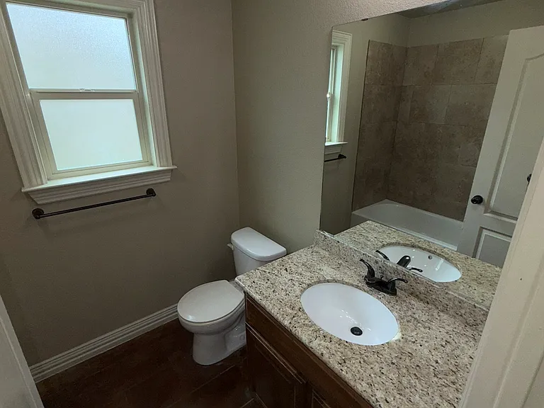 1002 Ferrara Cir #B — Photo 6