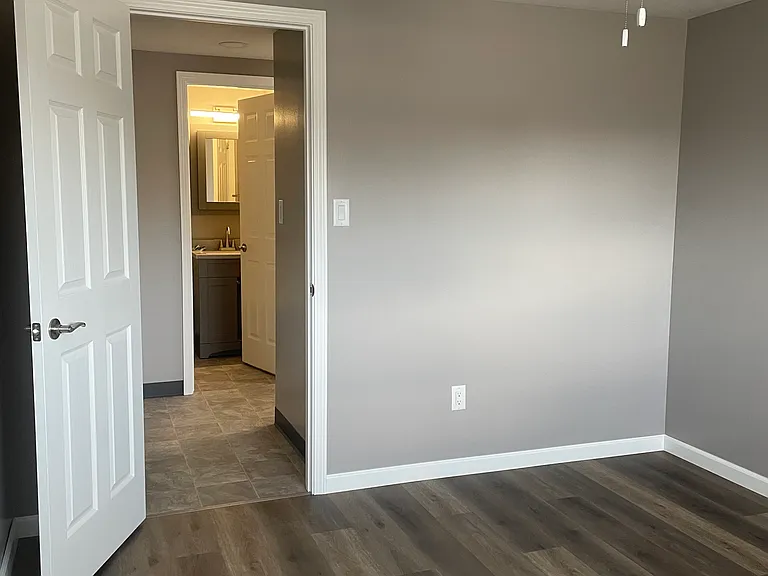 105 N Chestnut St — Photo 10