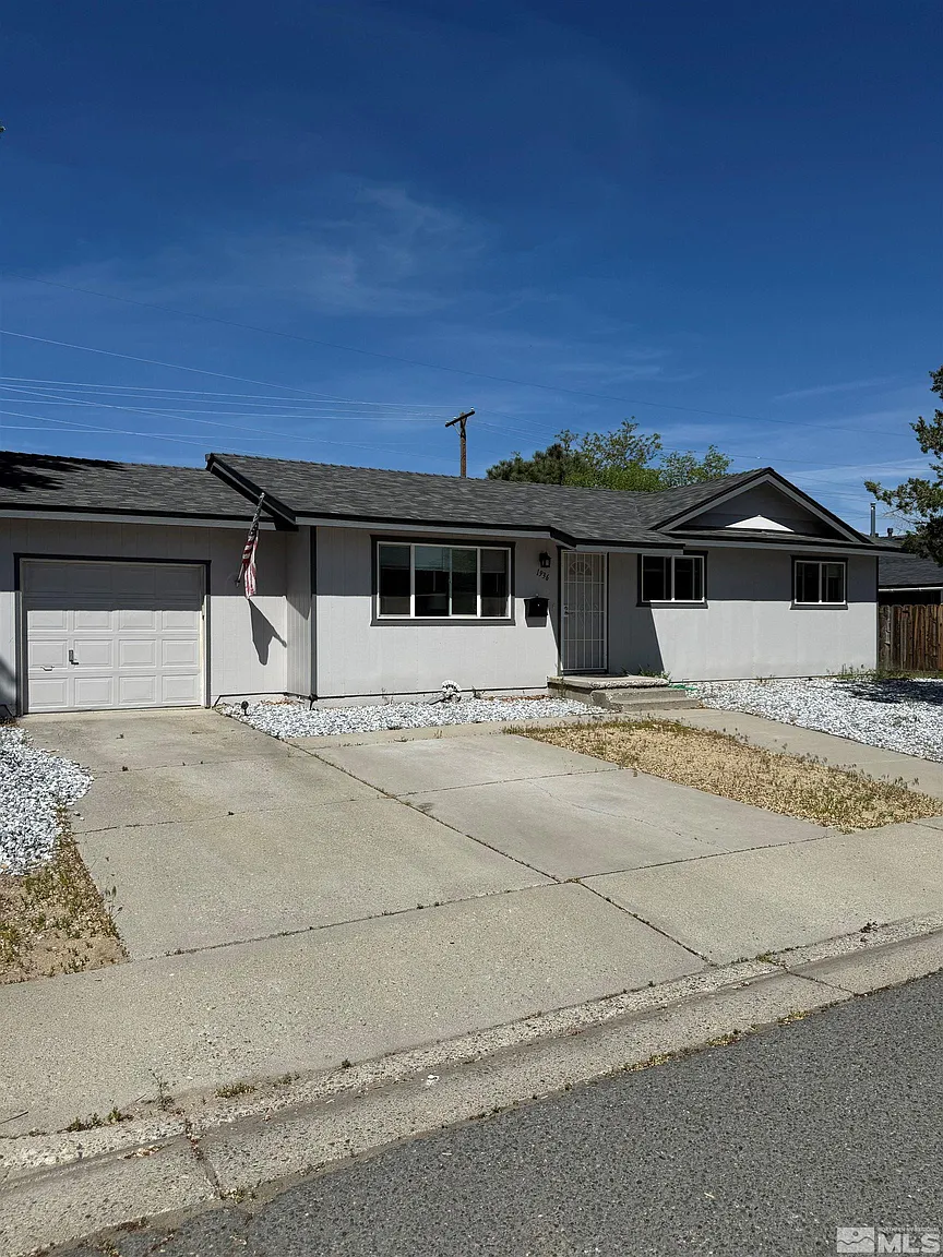 1936 Marian Ave photo 1