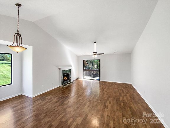 3rd image of 121 Mallard Head Ln