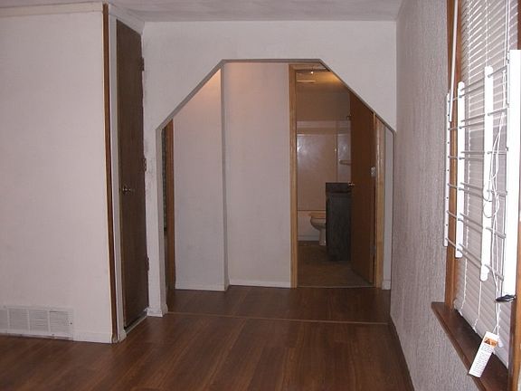 4th image of 3050 Saner Ave