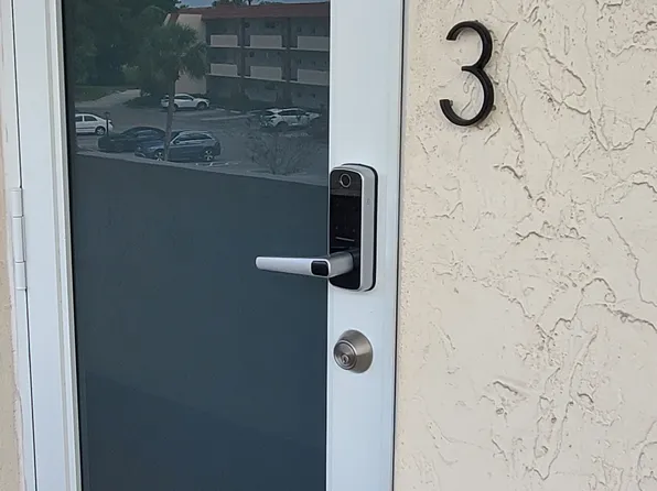 9720 S Hollybrook Lake Dr APT 303, Hollywood, FL 33025