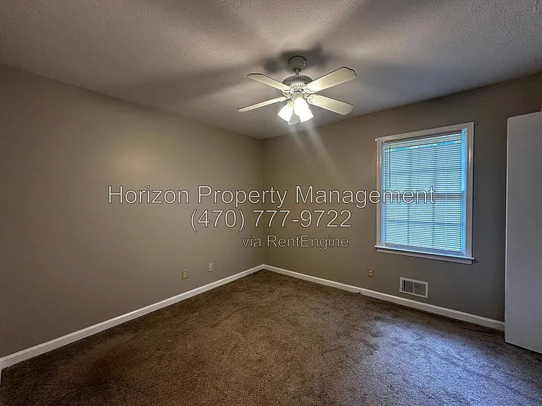 4014 White Oak Ct NW — Photo 10