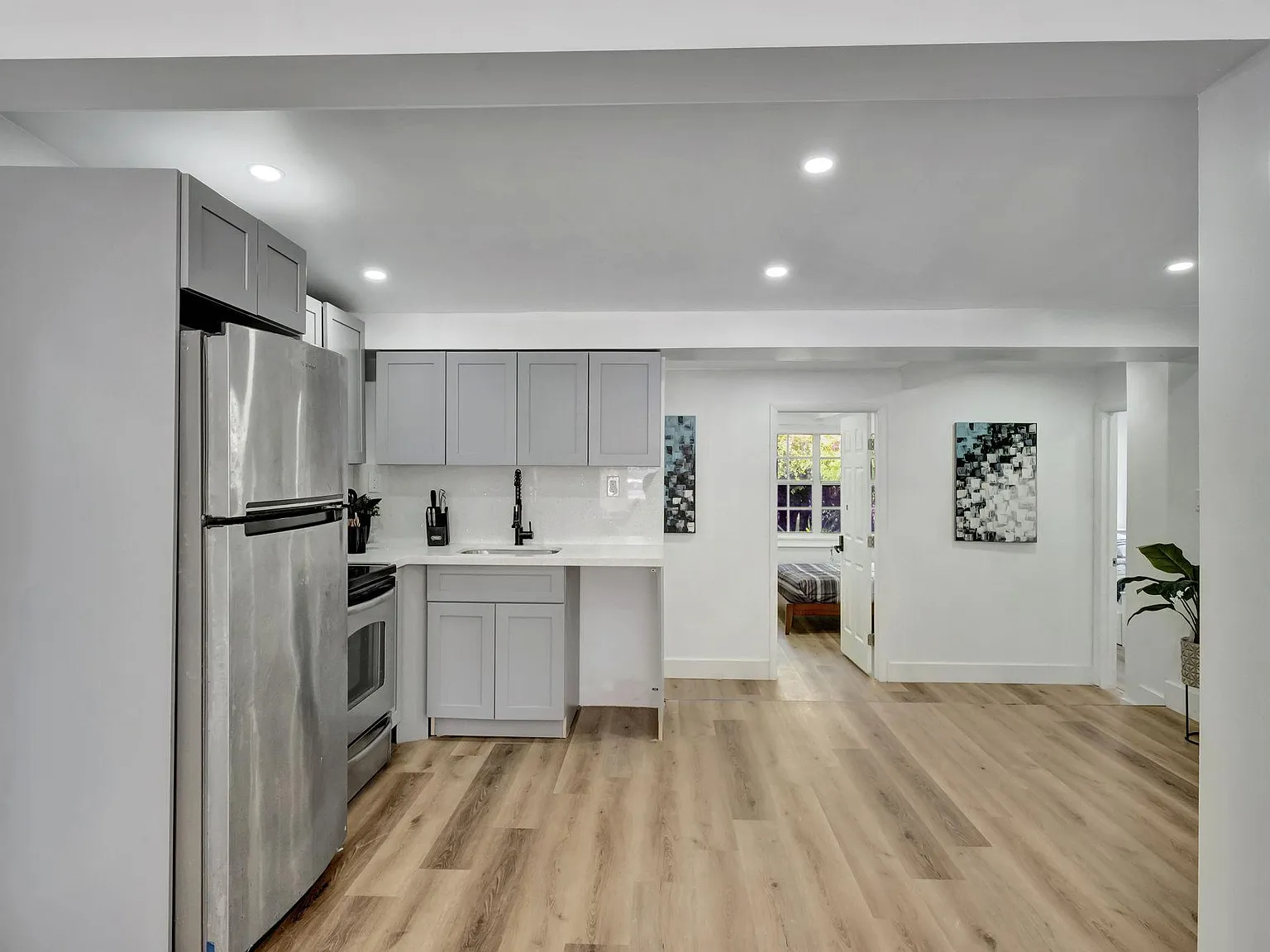 4 bed, 2.0 bath, 1688 sqft, $1,209 — Photo 3