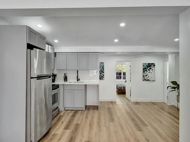 SW 8th Ct — Photo 3