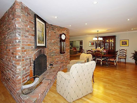 Open Flowing Floor Plan