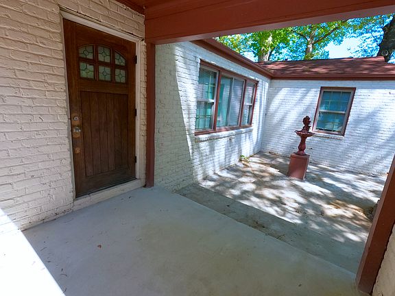 4th image of 233 Burbank Dr NW