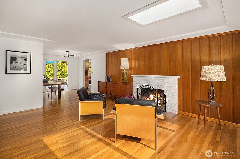 4th image of 12032 12th Avenue NW