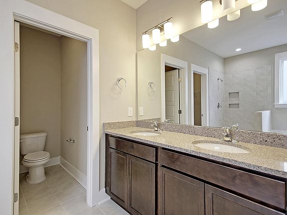St. Ledger Master Bathroom
