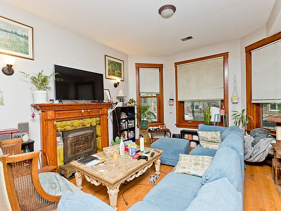 2nd image of 1320 W Farwell Ave #1