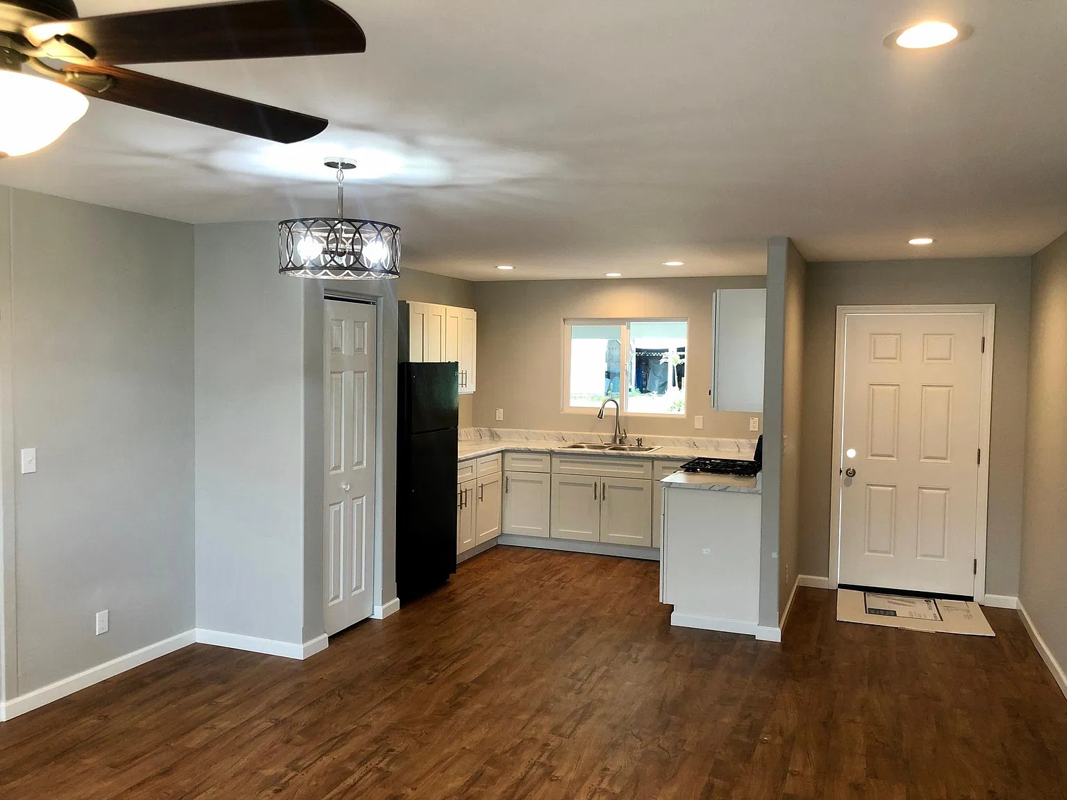 552 Iwalani St — Photo 2