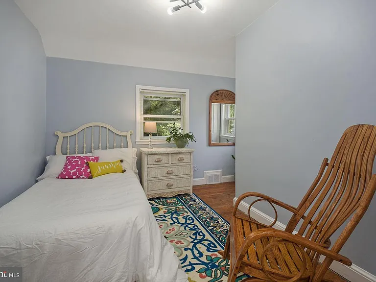 205 W Cameron Rd — Photo 14