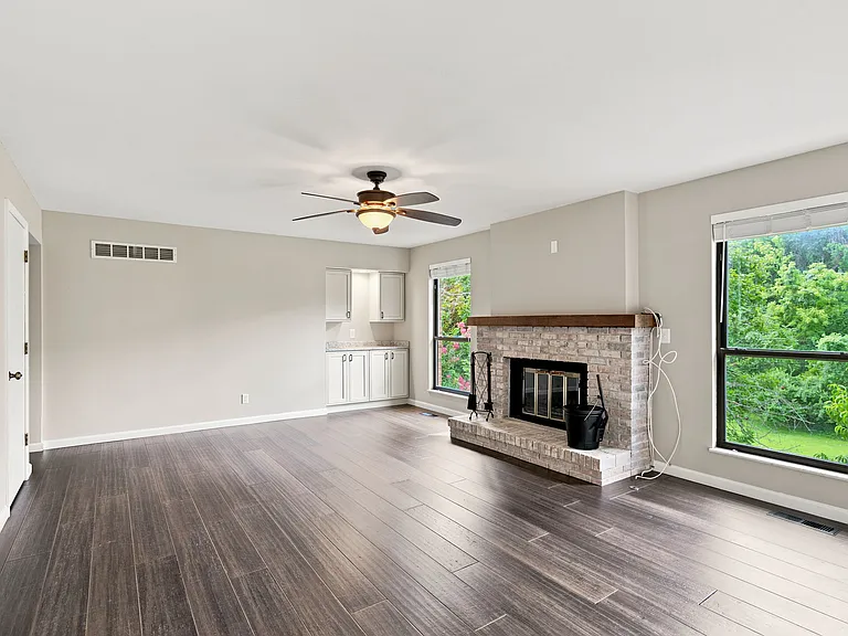 4874 Vermilion Dr — Photo 7