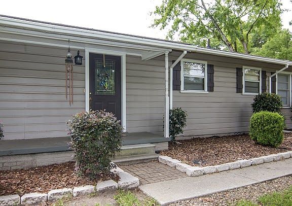 2nd image of 102 W Blackstone Dr