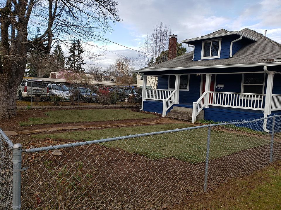 Newly painted and beautiful front porch with additional large parking included.