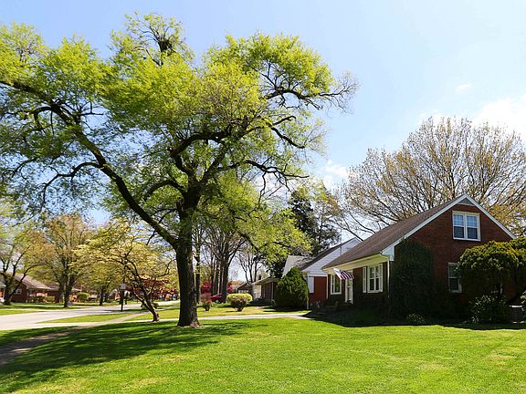 3rd image of 4204 Hillbrook Dr
