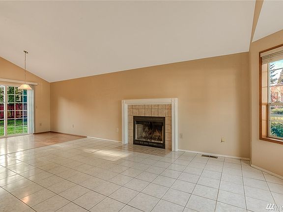 3rd image of 11623 208th Avenue Ct E