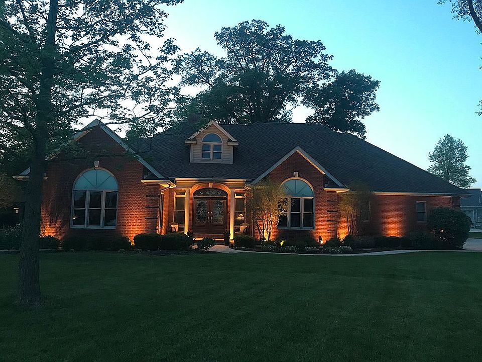 1st image of 909 Stoneybrook Rd